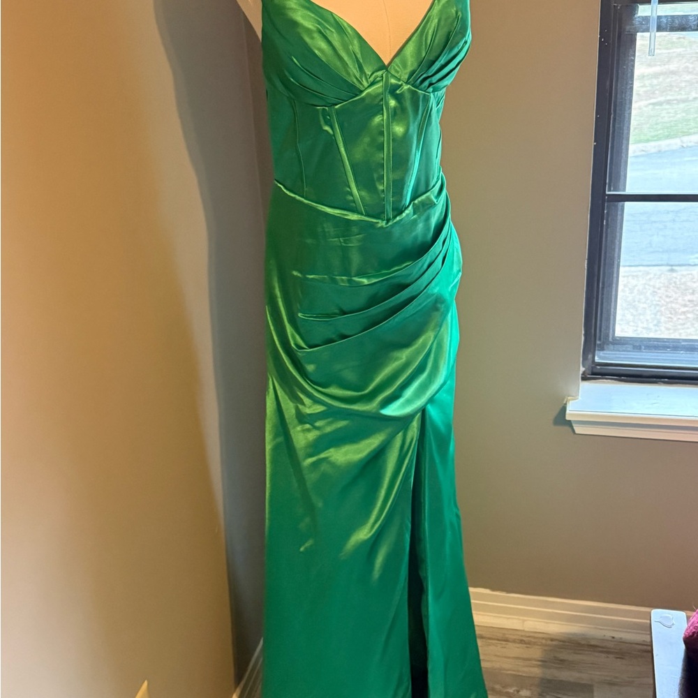 Emerald Green Satin Corset Prom Dress – Ruched & Slit